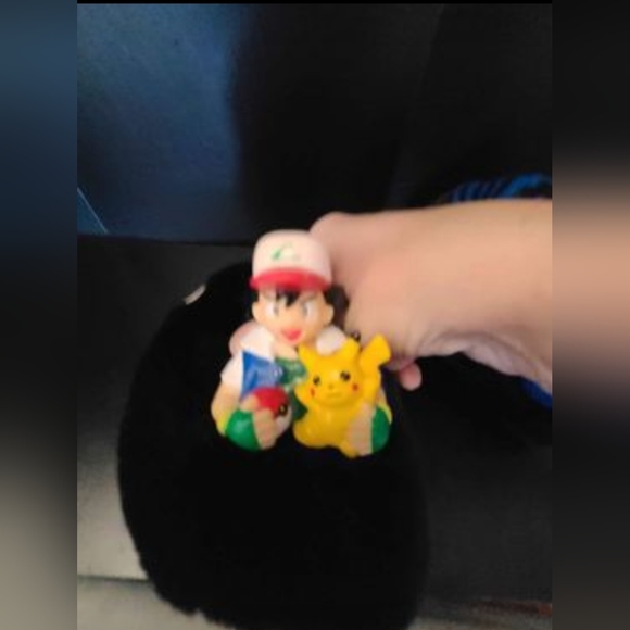 Vintage Pokémon Ash and Pikachu plush slippers with 3D figures - Picture 3 of 4